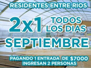 En fondo de foto de pileta termal techada se lee: residentes Entre Ríos 2 x 1 todos los dias septiembre . Pagando 1 entrada de $7000 ingresan 2 personas