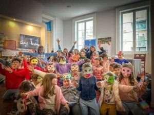 niños disfrutando de actividades
